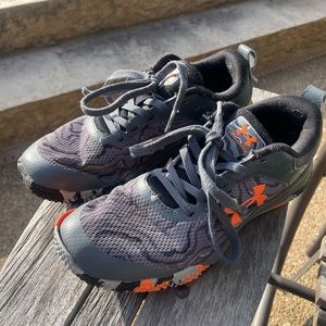 Under Armour sneakers /sz5 youth /orange & grey